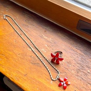 🌻3 for $25🌻 Red flower necklace with adjustable ring.